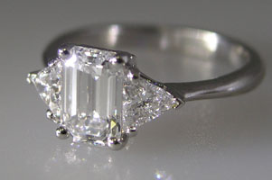 Style# So735 w/ Emerald Cut w/ Trilliants